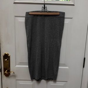 Gray knit midi skirt